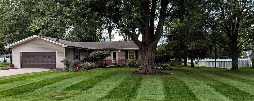 Lawn mowing pattern